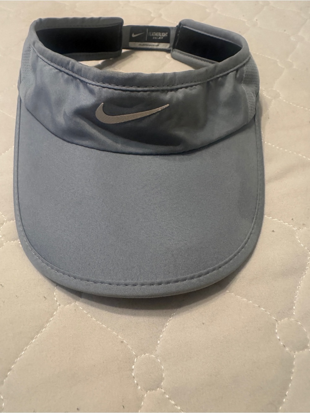 Nike Featherlight Dri-FIT Visor in Light Gray